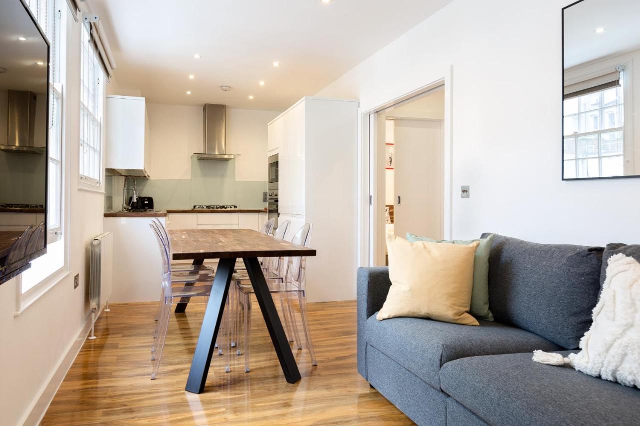 Spacious 4 Bedrooms Flat In New Oxford Street Apartment London
