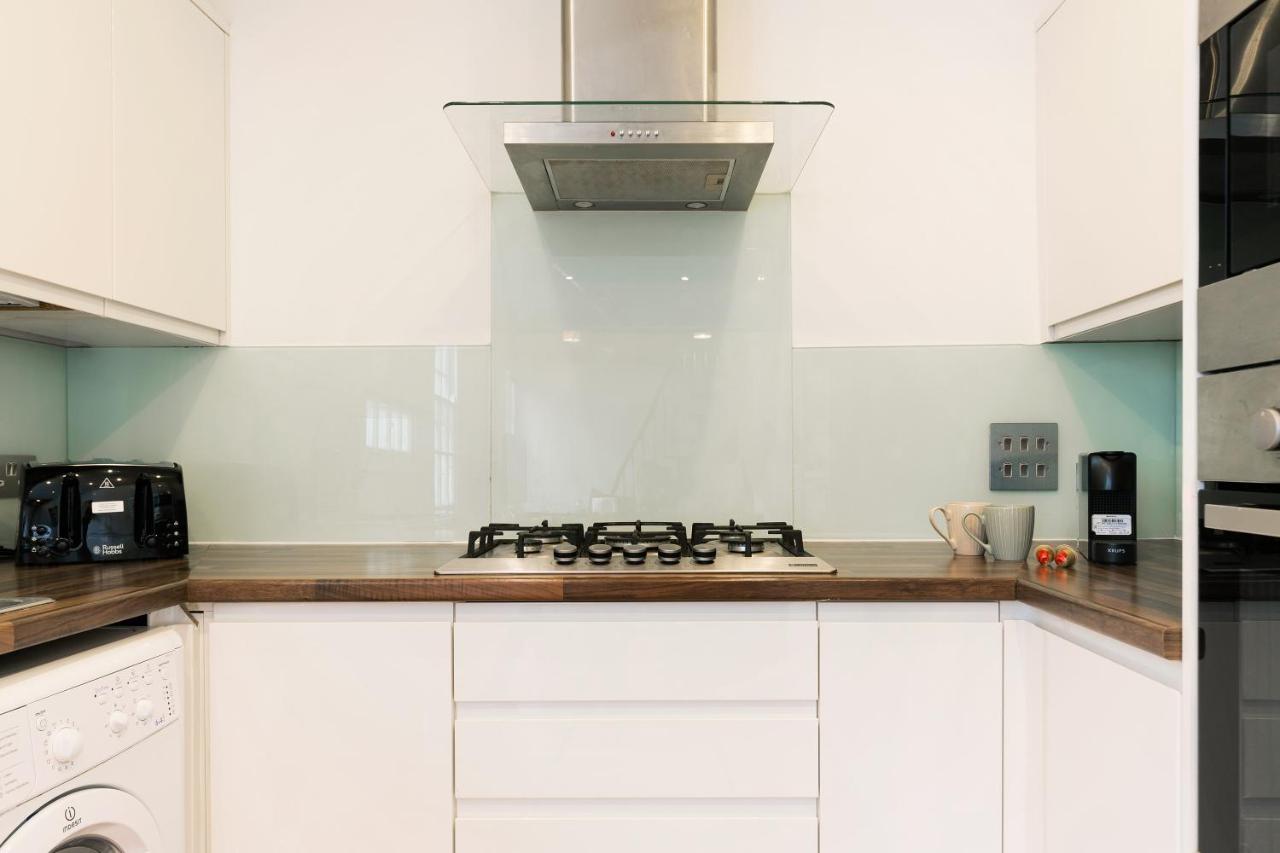 Spacious 4 Bedrooms Flat In New Oxford Street Apartment